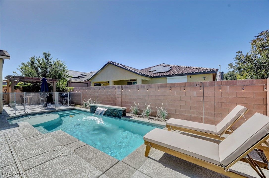 5560 Honey Creek Avenue — photo 2