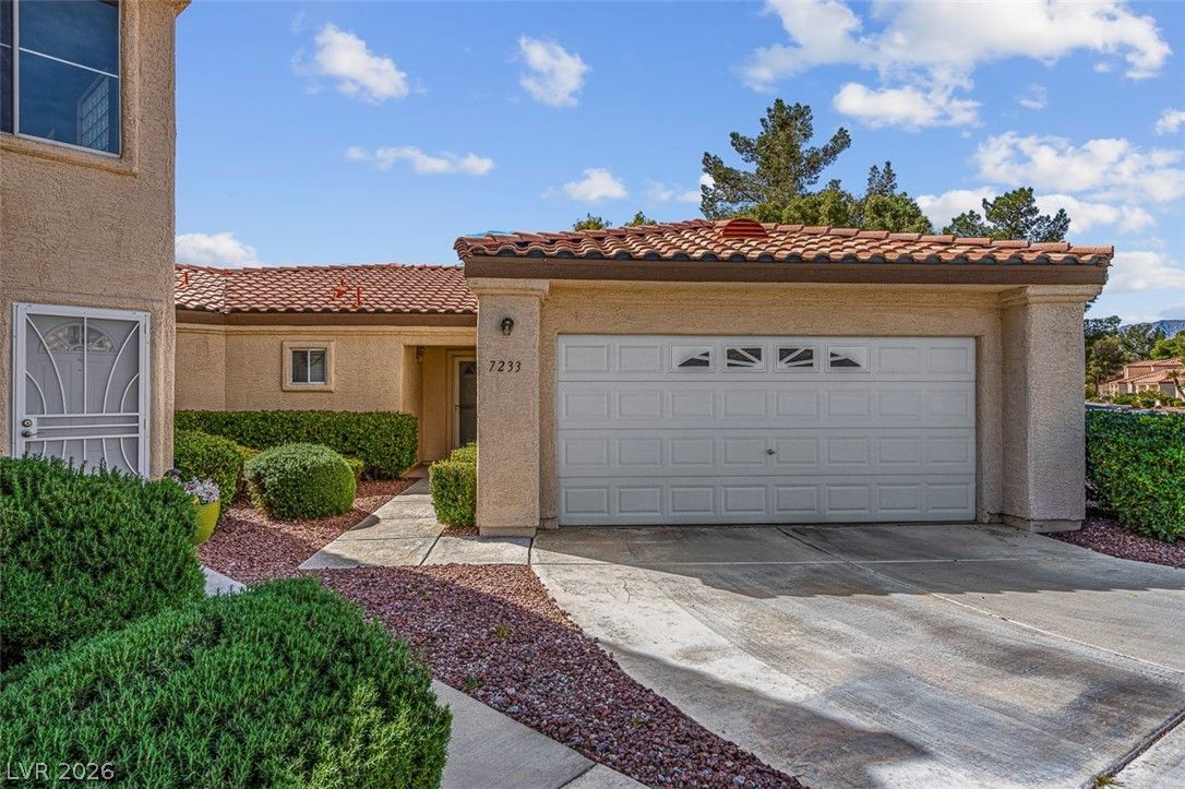 7233 Vista Bonita Drive — photo 4 of 57