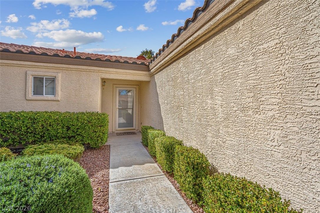 7233 Vista Bonita Drive — photo 5 of 57