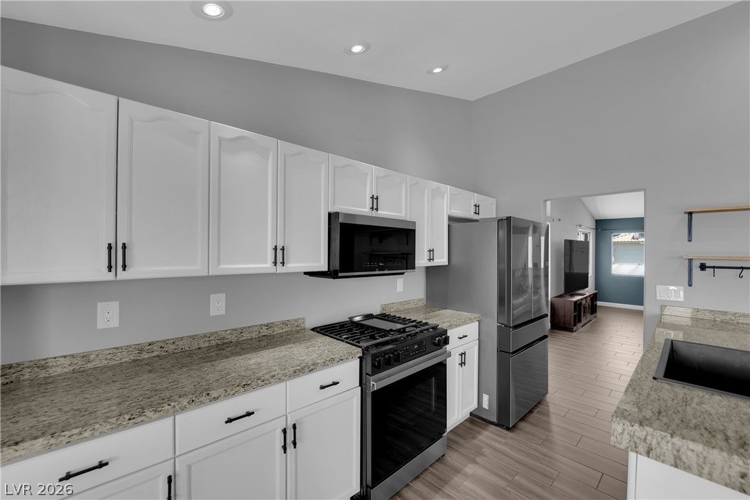 7729 White Grass Avenue — photo 4