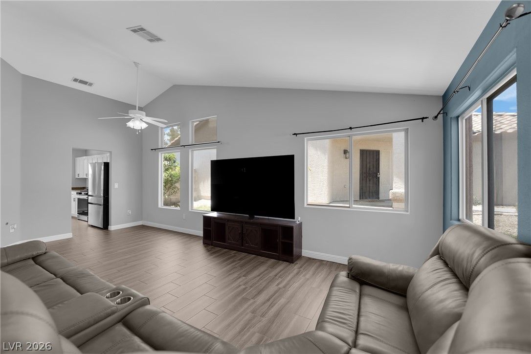 7729 White Grass Avenue — photo 5