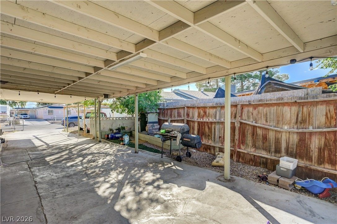2124 Kenneth Road — photo 3