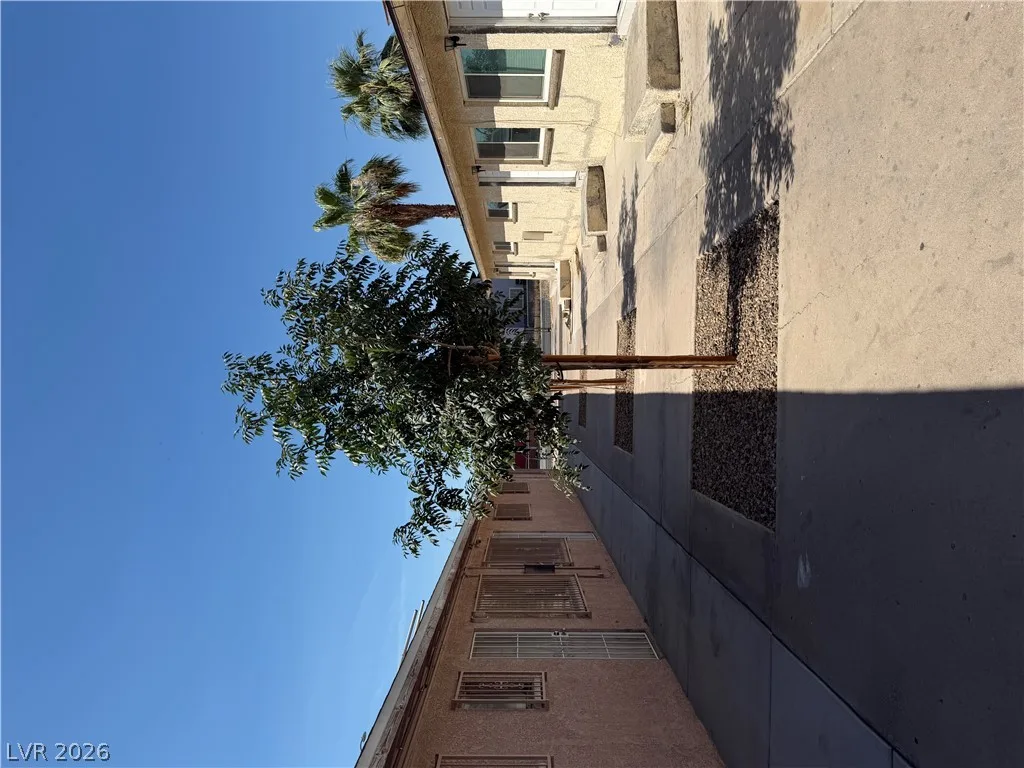 2111 Stewart Avenue B — photo 3