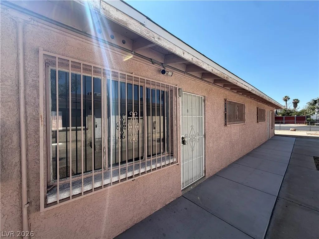 2111 Stewart Avenue B — photo 4