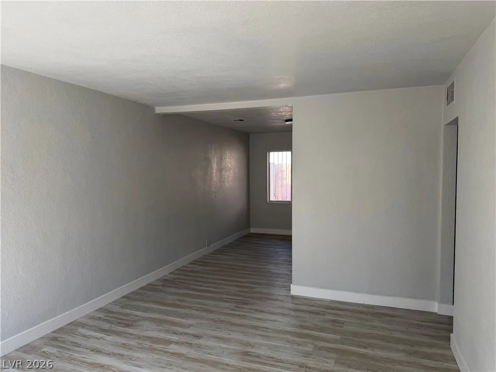2111 Stewart Avenue B — photo 5