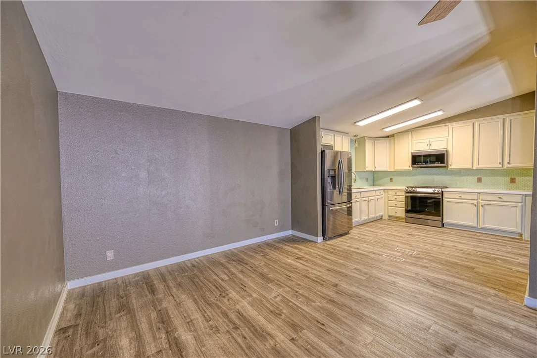 5581 Wheatfield Drive — photo 5