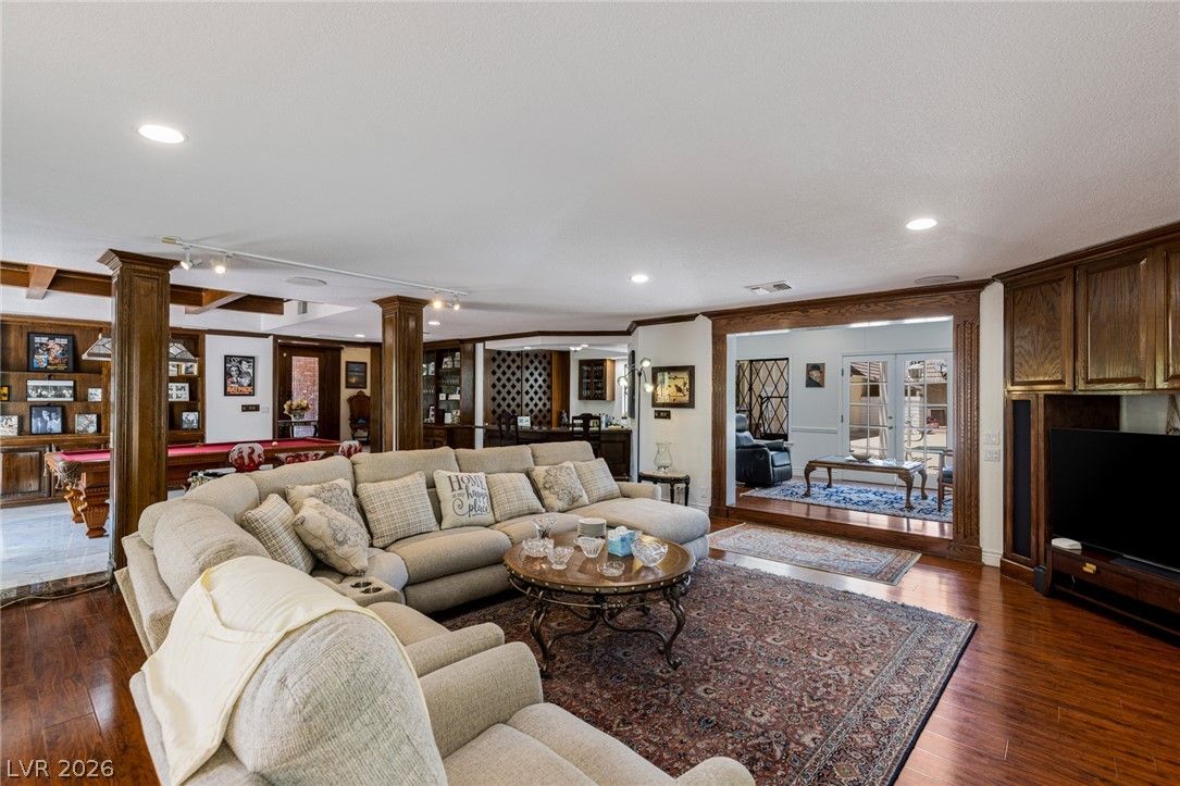 221 Dalmatian Lane — photo 3