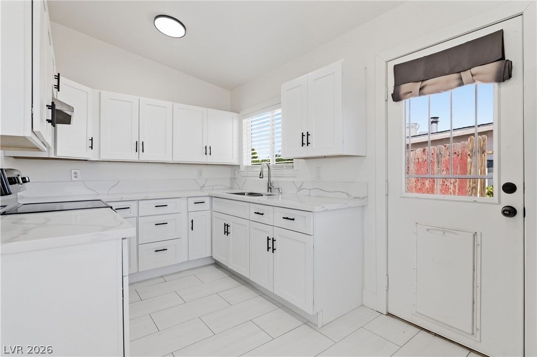 150 Metropolitan Drive — photo 2