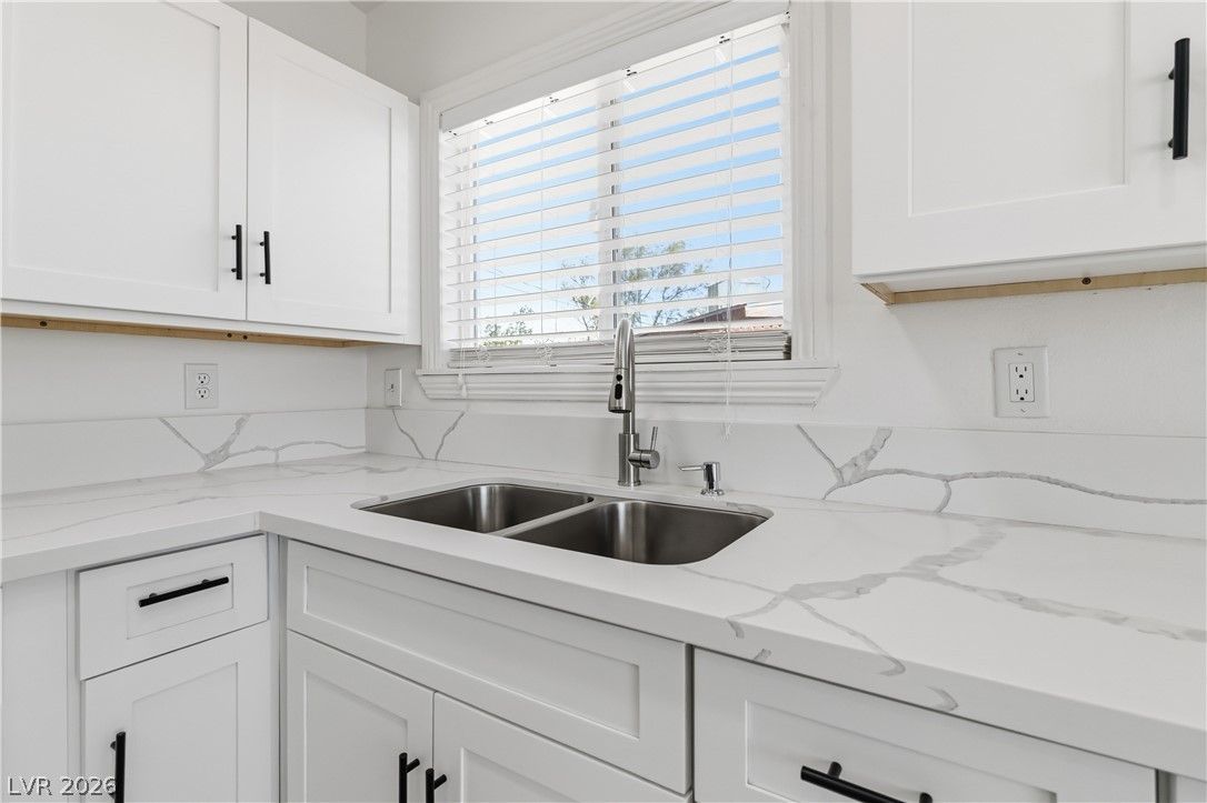 150 Metropolitan Drive — photo 3