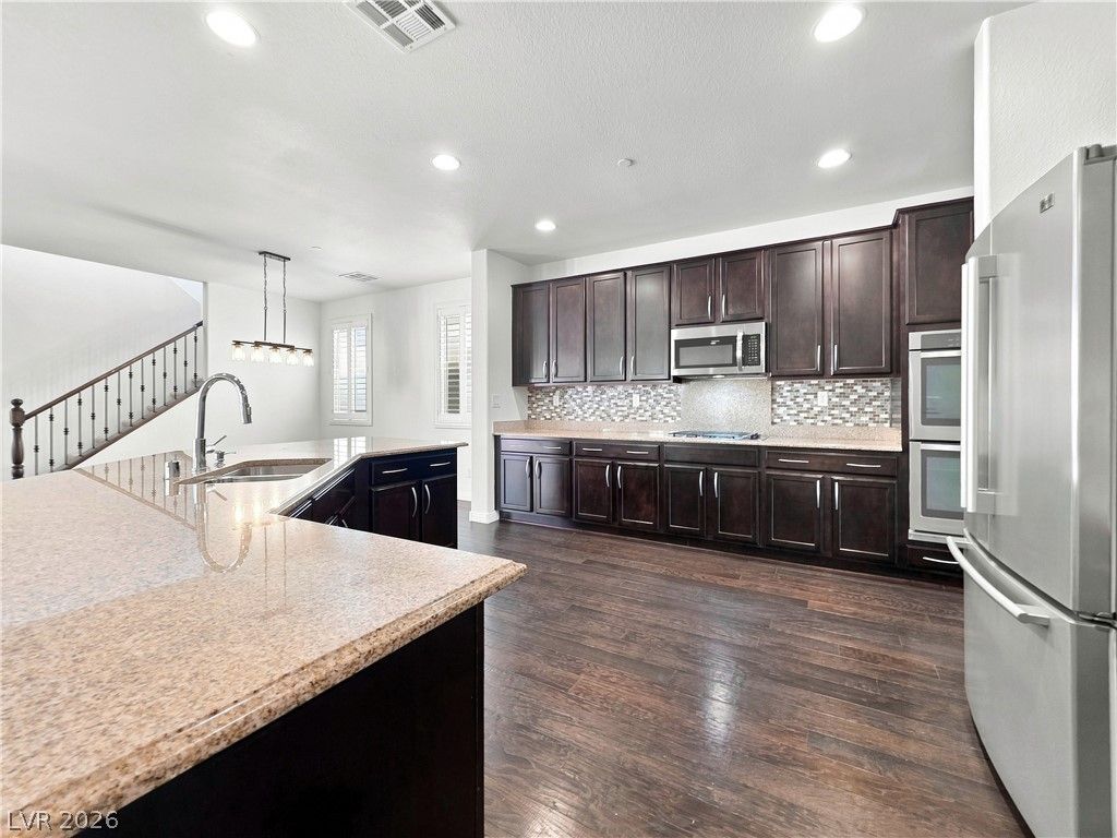 2064 Thames View Street — photo 2