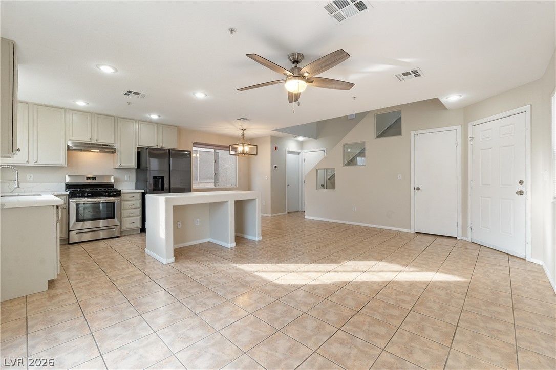3211 Sunrise Cove Avenue — photo 4