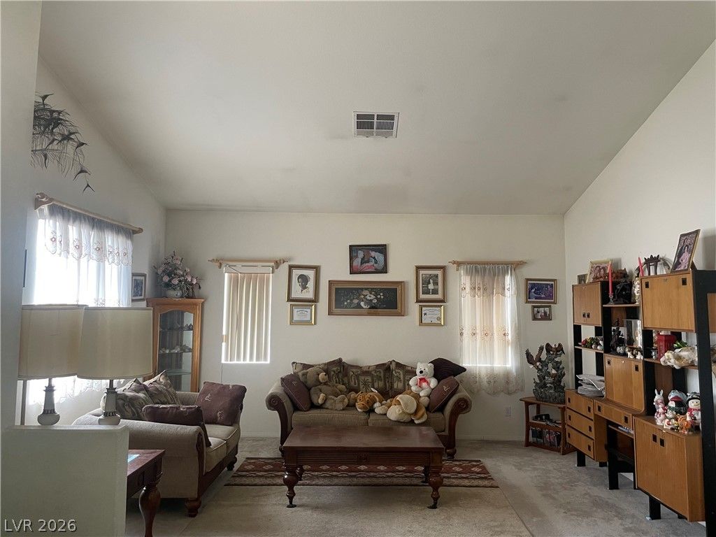 648 Hitchen Post Drive — photo 4