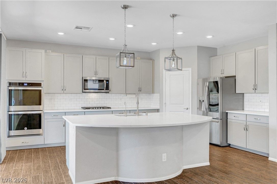 1516 Deep Valley Avenue — photo 3