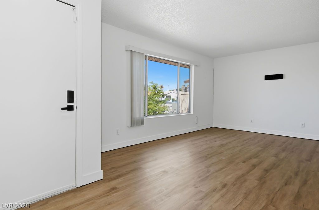 3205 Mary Ann Avenue — photo 4 of 26
