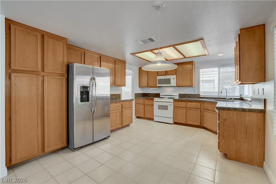 1427 Desert Ridge Avenue — photo 5