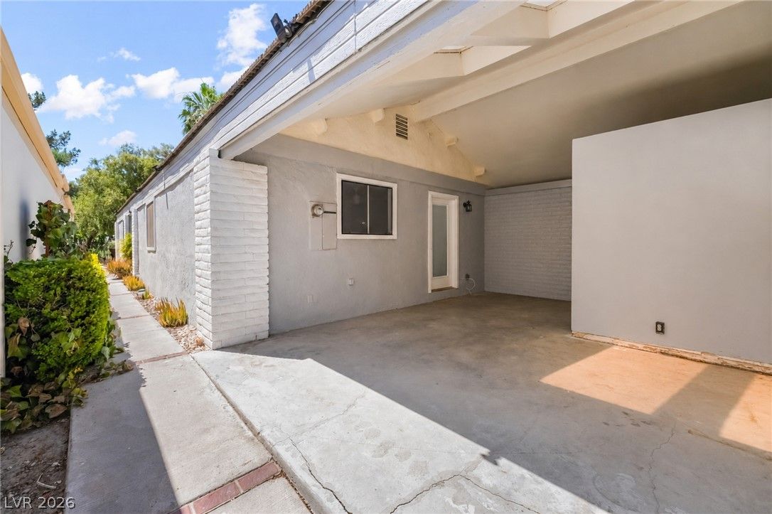 2989 Bel Air Drive — photo 2