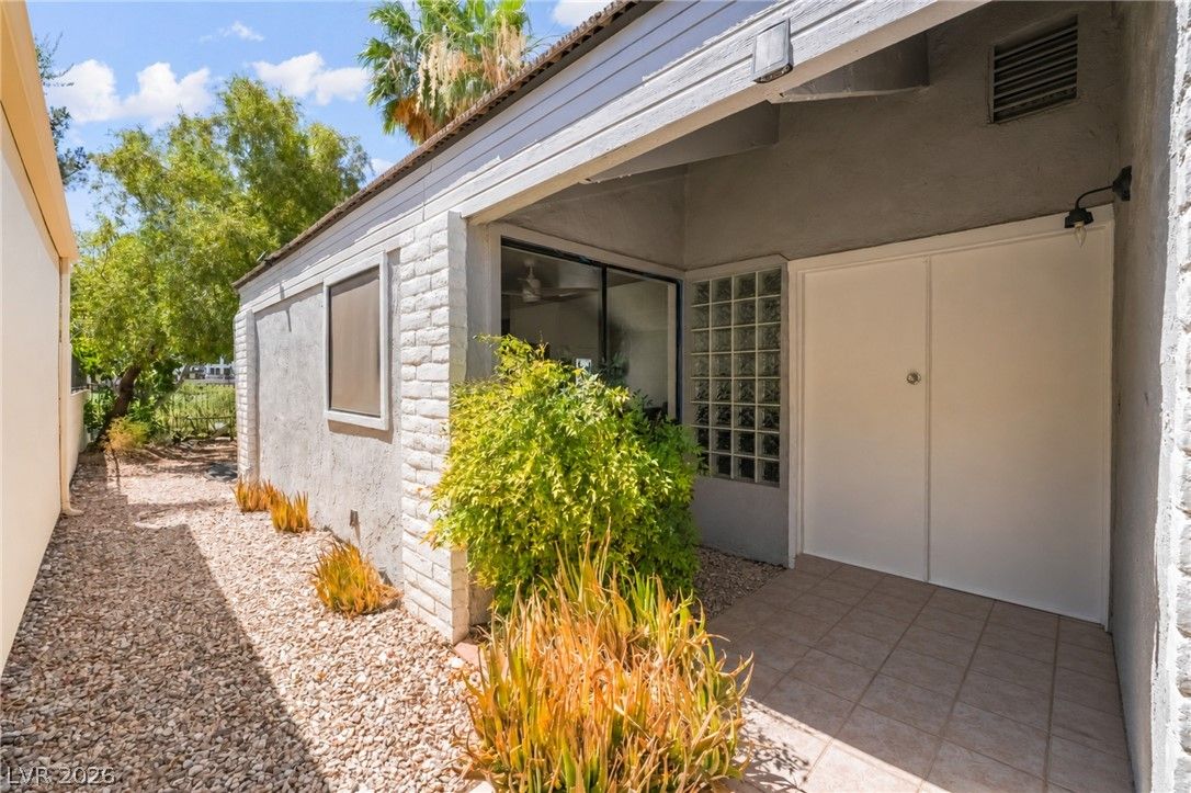 2989 Bel Air Drive — photo 3
