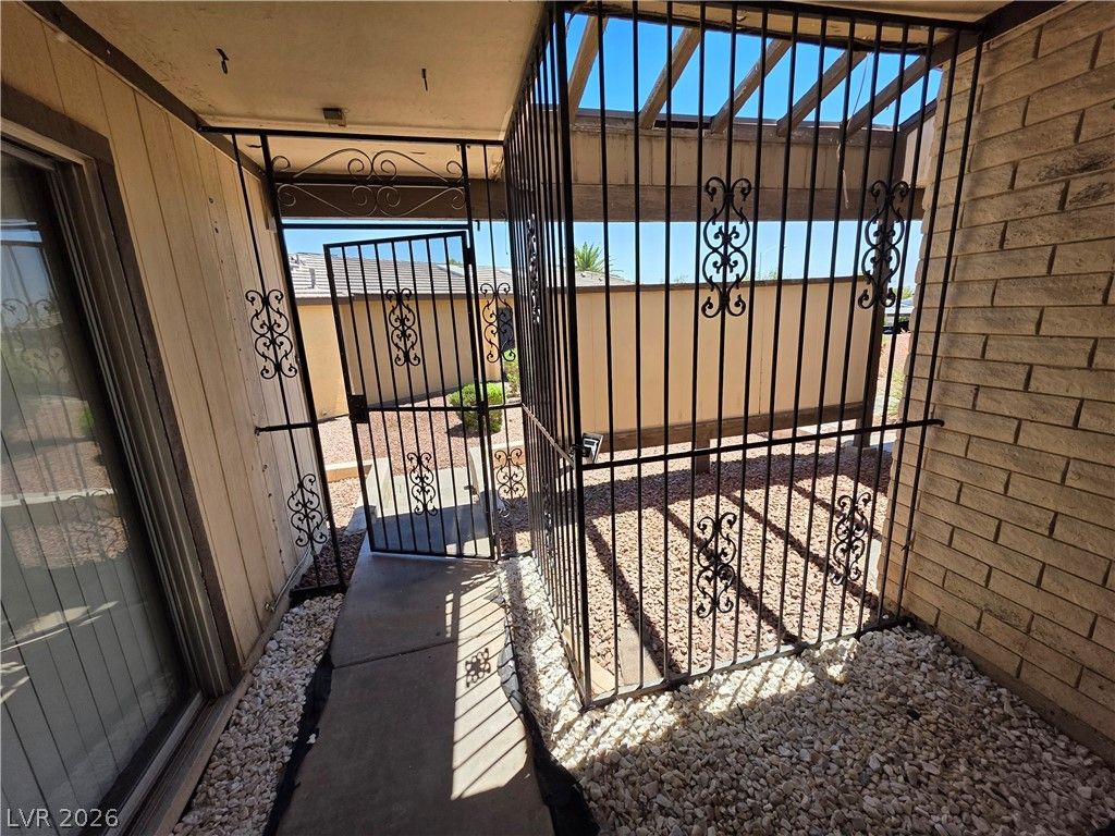 3009 Saint George Street F — photo 4 of 42