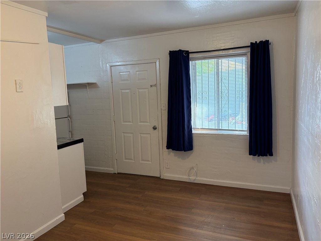 2125 Elm Avenue 2 — photo 4 of 6