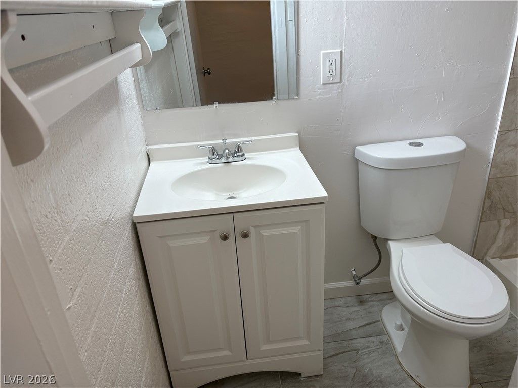 2125 Elm Avenue 2 — photo 5 of 6