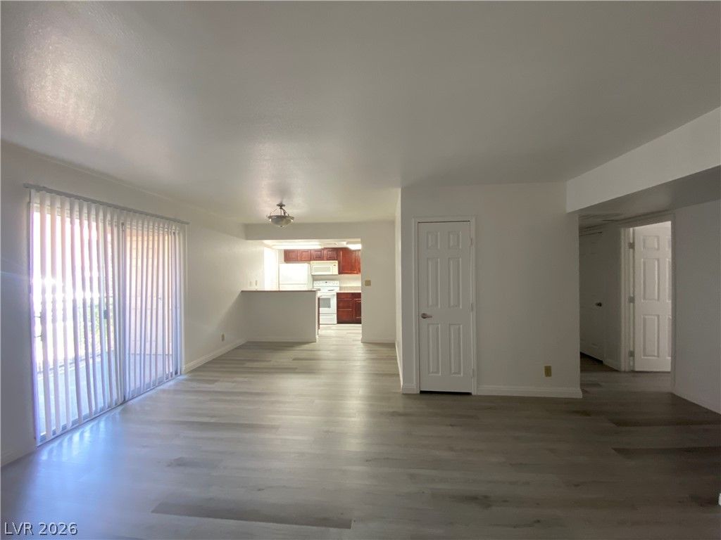 5221 River Glen Drive 195 — photo 4 of 22