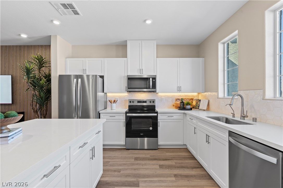 10395 Sapphire Storm Street — photo 1