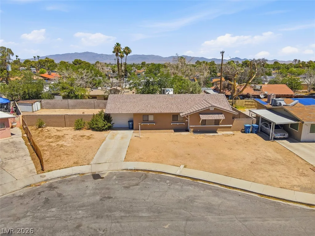 3560 Regents Circle — photo 2