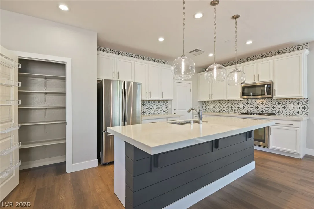 2455 Calestano Avenue — photo 2