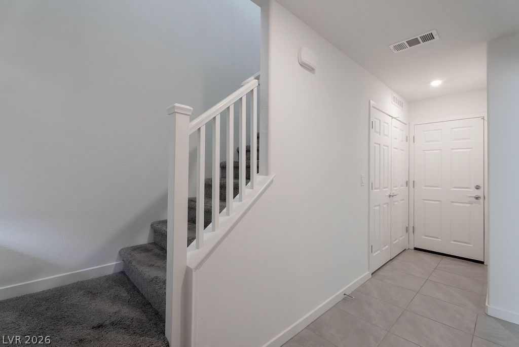 902 Bronzite Street — photo 2