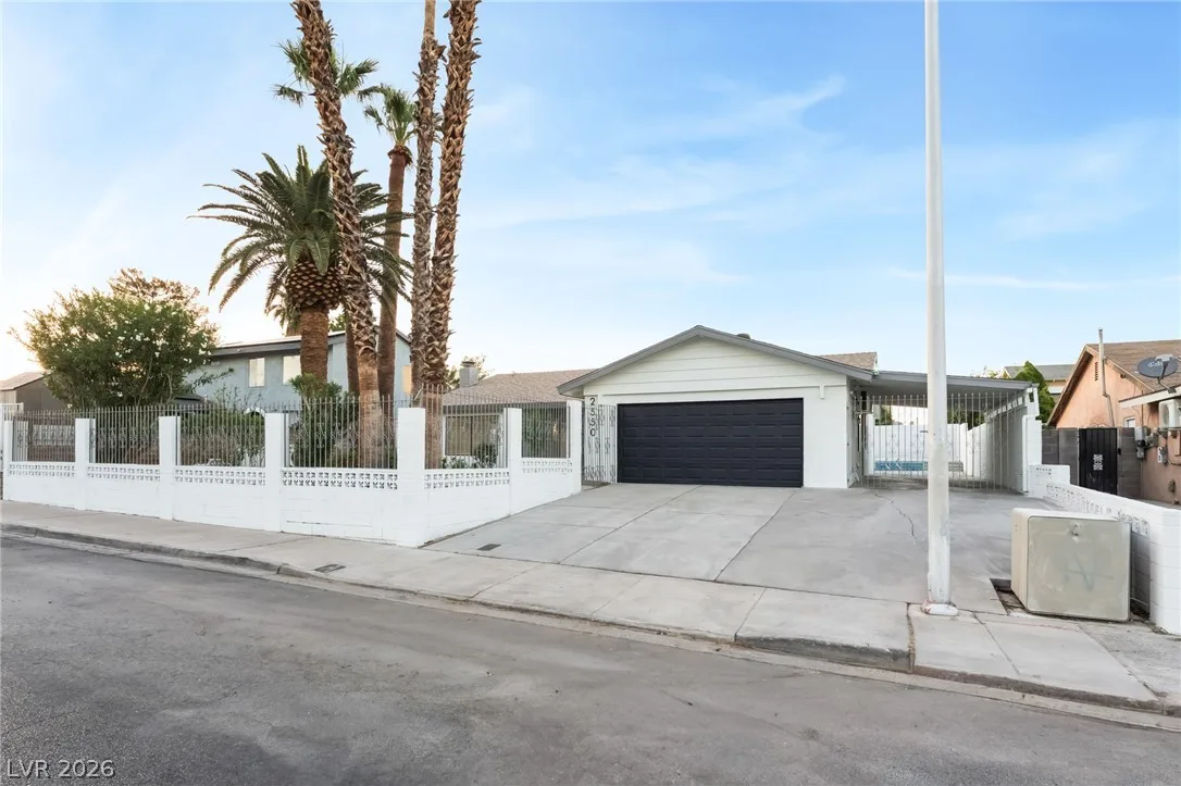 2550 Vegas Valley Drive — photo 4