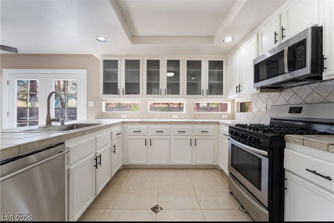 6657 Shadow Cove Avenue — photo 4