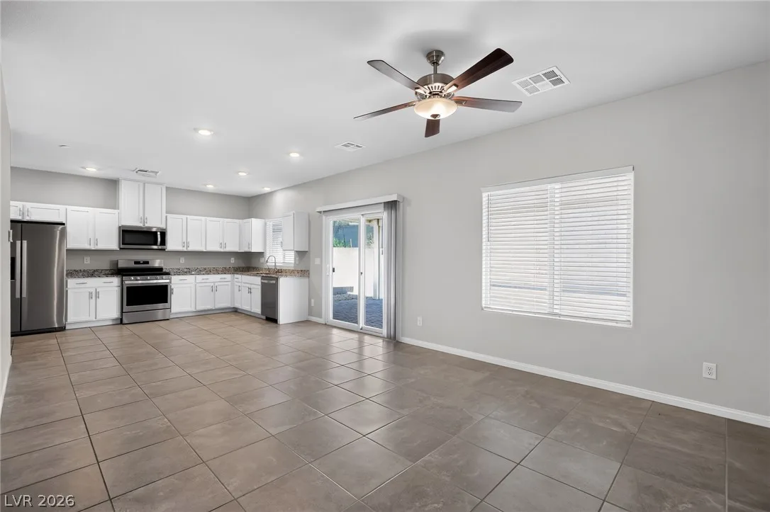 371 Scarlet Pine Court — photo 3