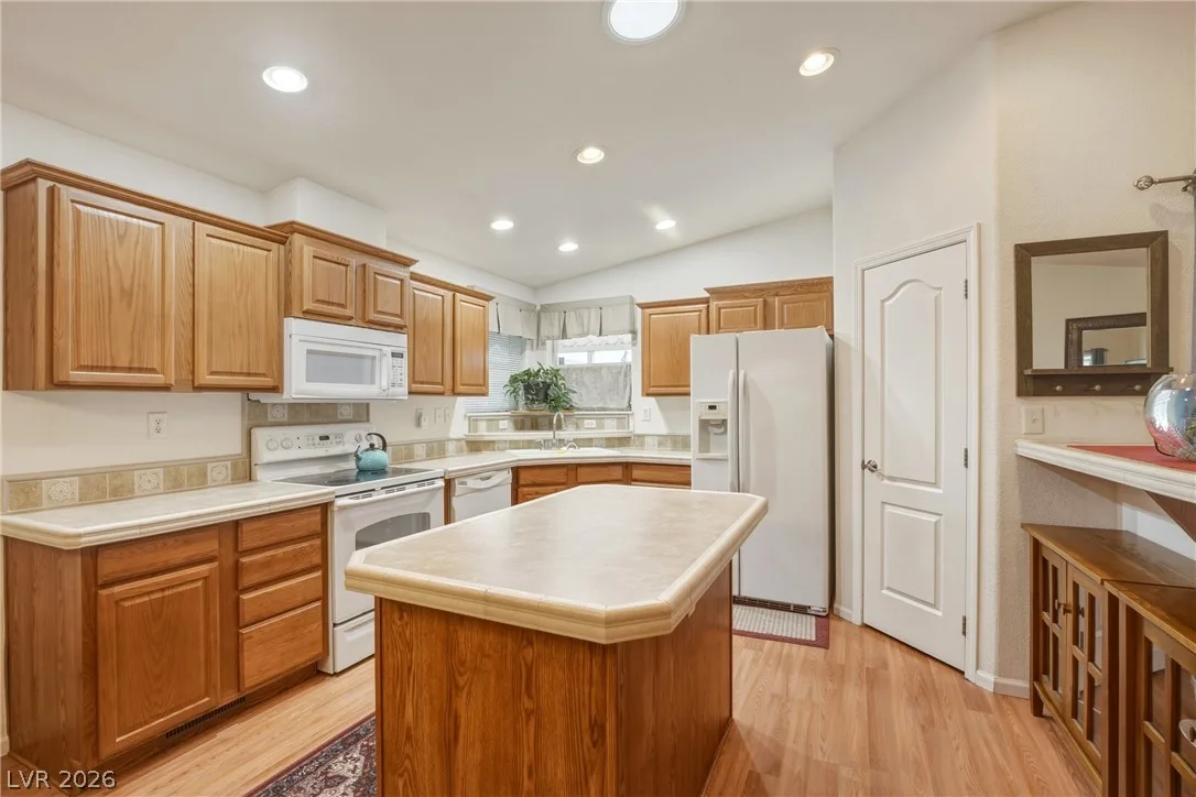 881 Montecito Drive — photo 2