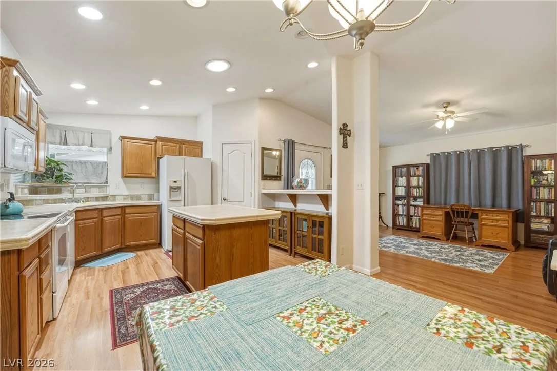 881 Montecito Drive — photo 3
