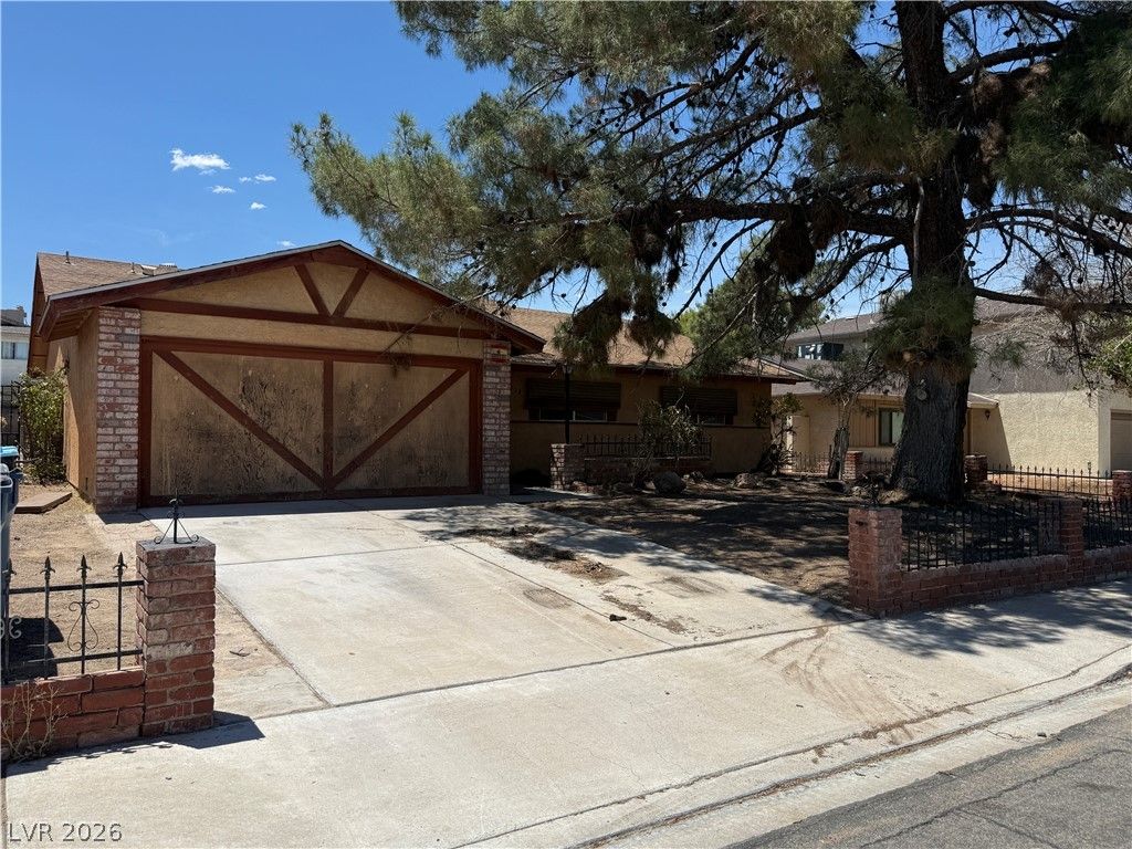 1712 Rockcrest Drive — photo 2 of 13