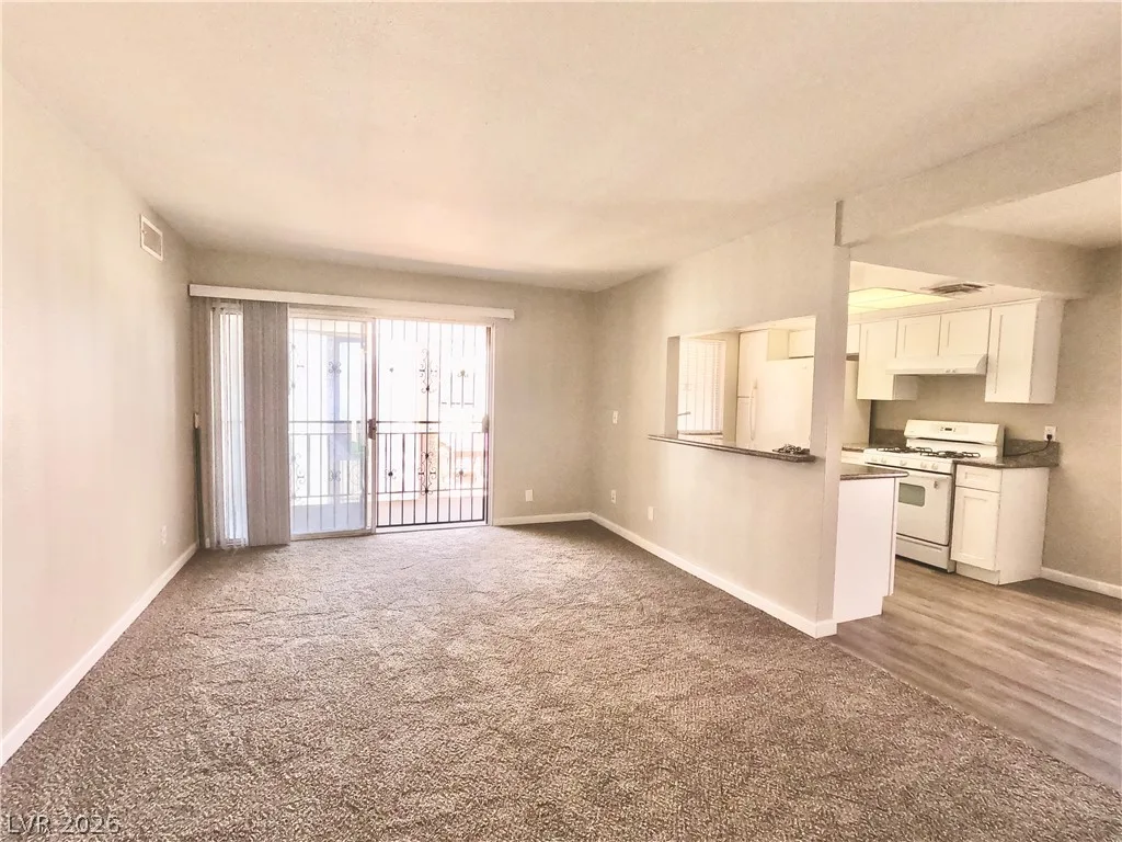 1405 Vegas Valley Drive 298 — photo 2