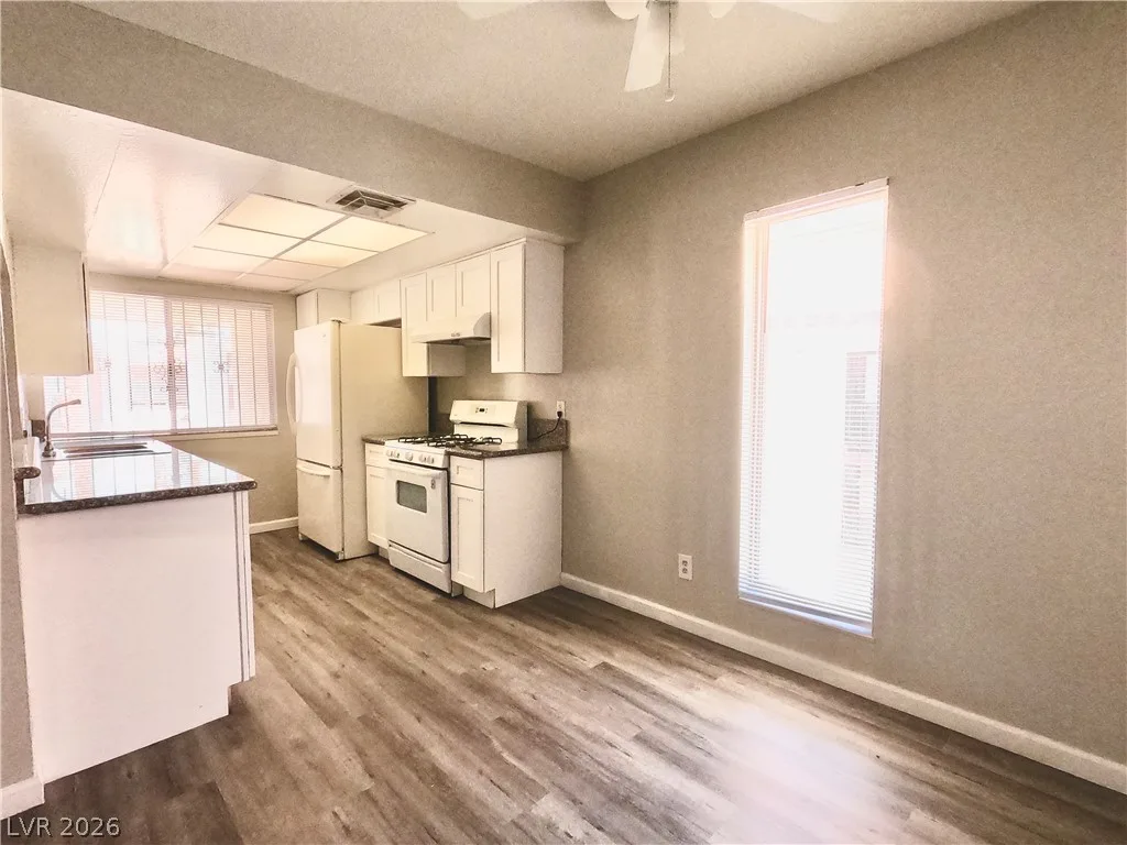 1405 Vegas Valley Drive 298 — photo 3