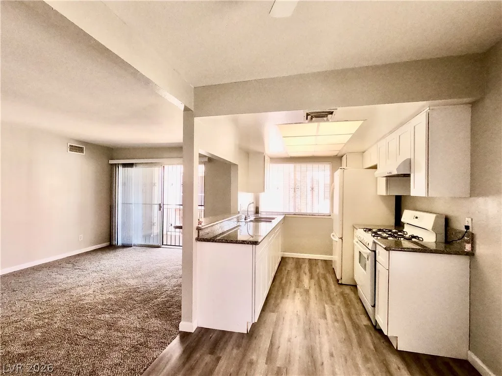 1405 Vegas Valley Drive 298 — photo 4