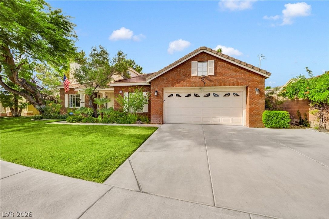 2516 Serenity Hollow Drive — photo 4 of 51