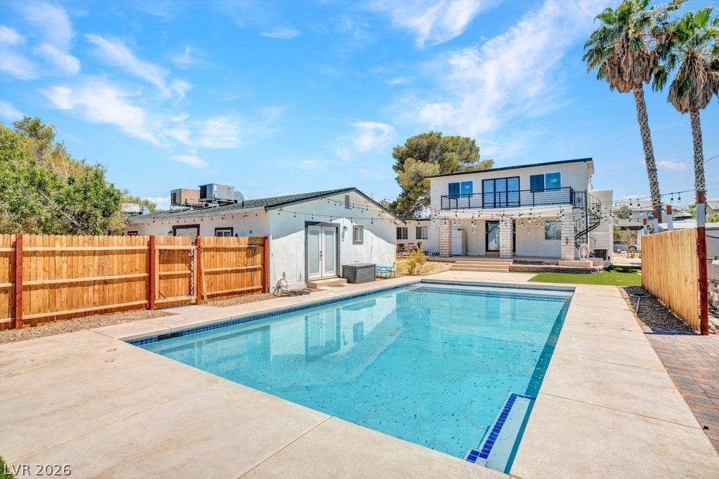 1494 East Camero Avenue — photo 2