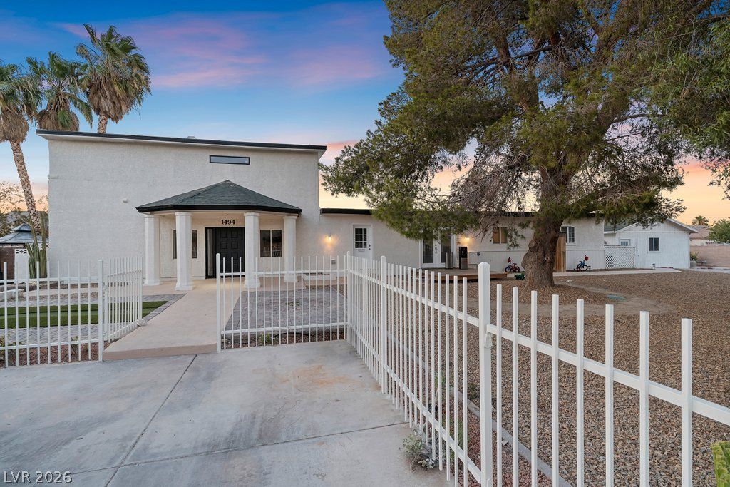 1494 East Camero Avenue — photo 5