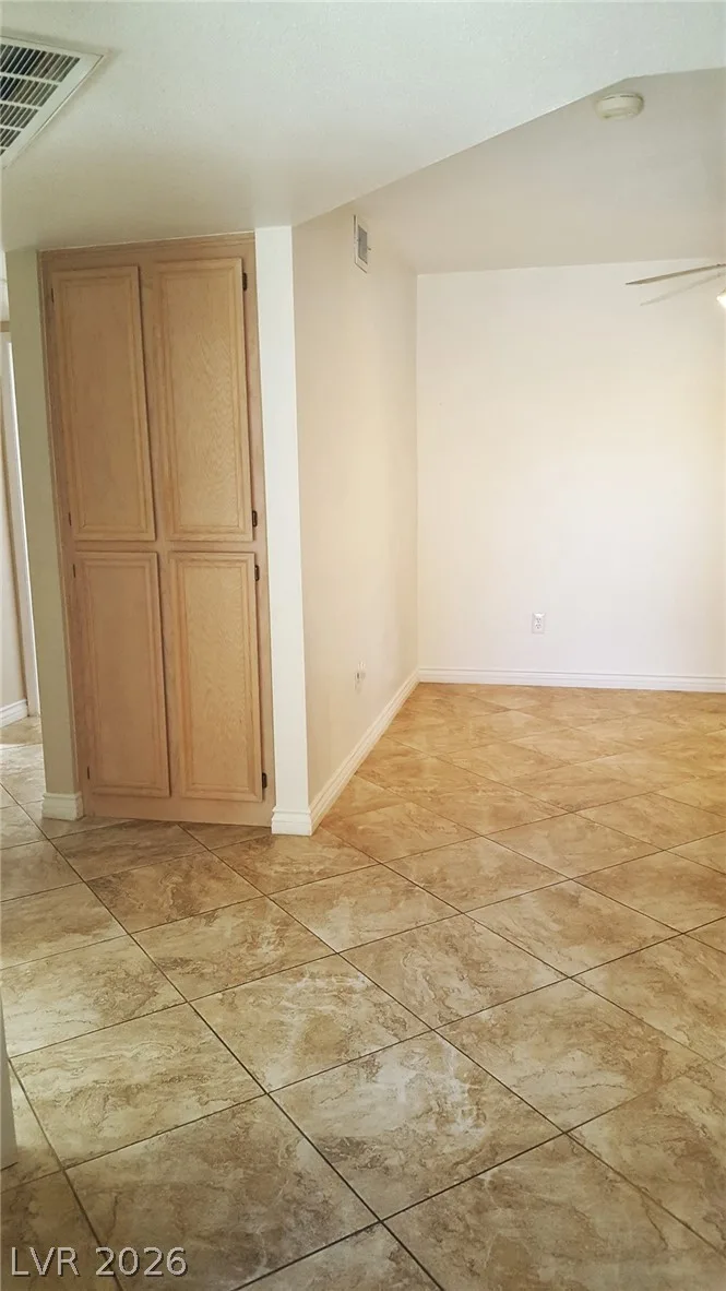 8070 RUSSELL Road 1010 — photo 2
