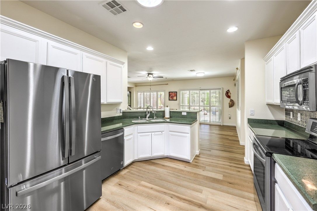 2565 Leighton Avenue — photo 3