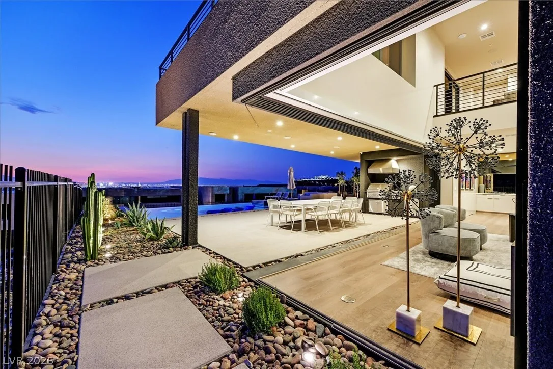 807 Magnum Cliff Court — photo 2