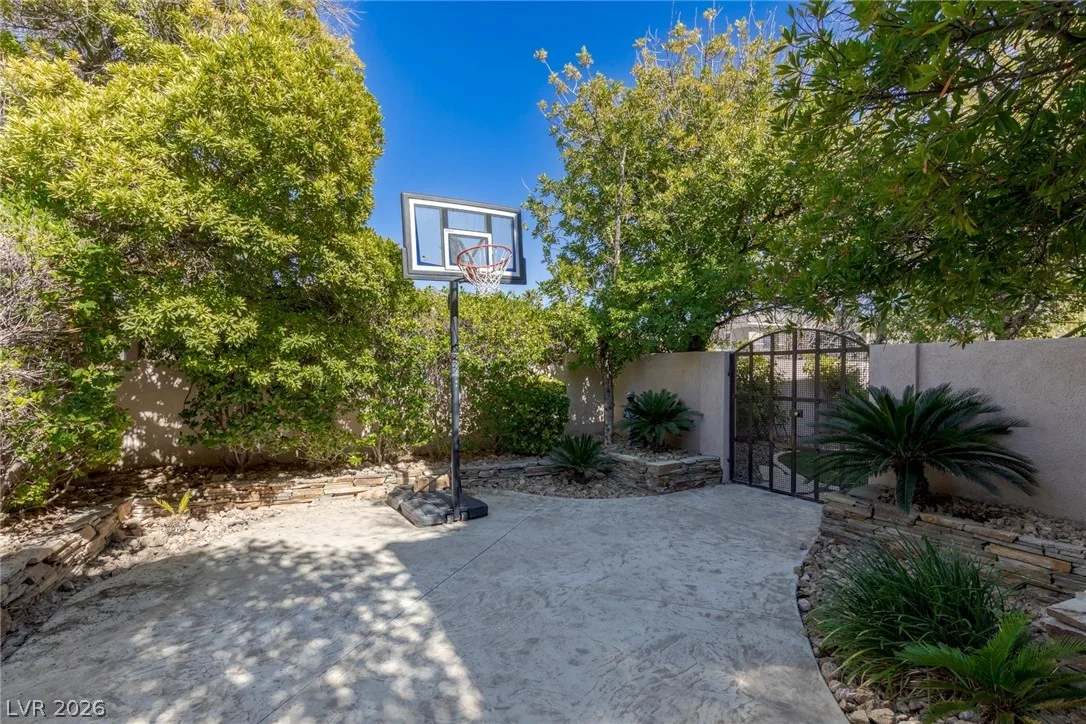 724 PINNACLE HEIGHTS Lane — photo 4