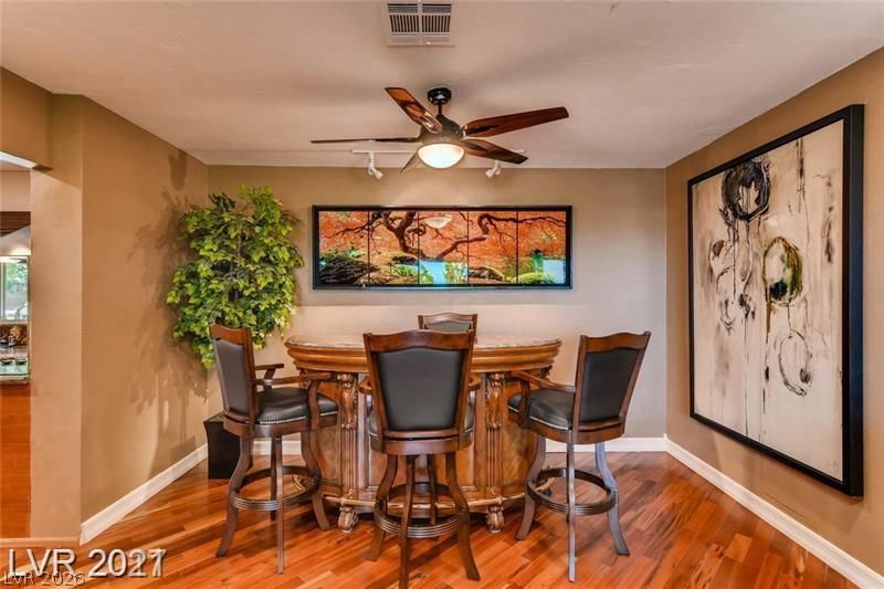 121 East Mulberry Drive — photo 4 of 10