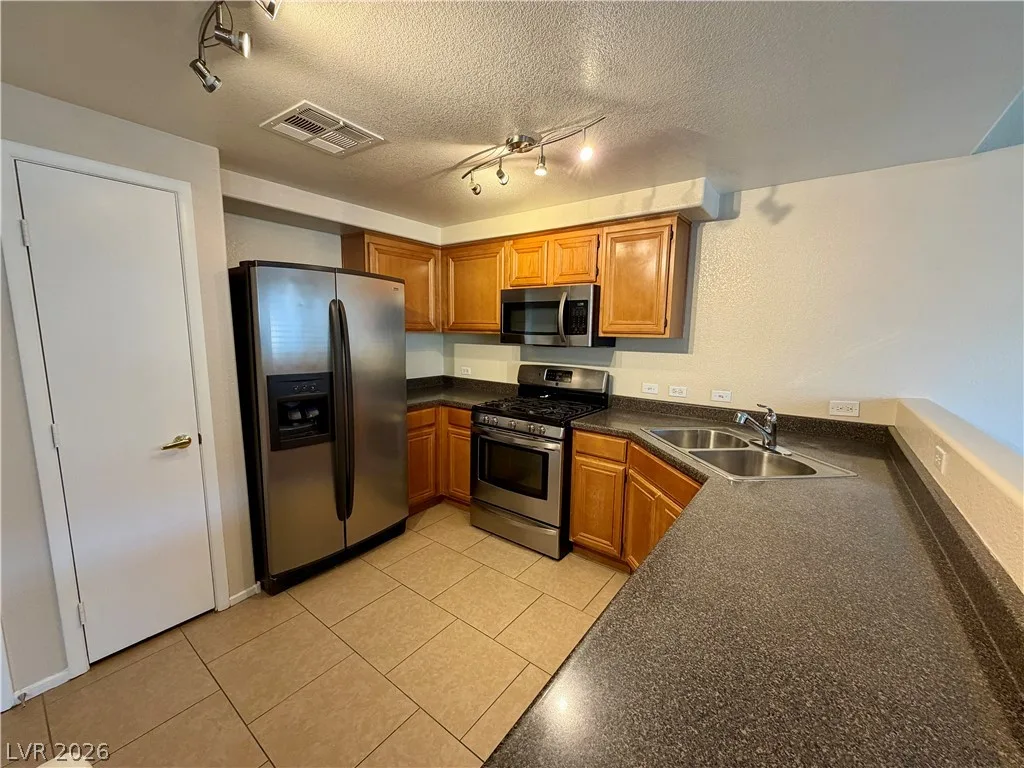 10245 South MARYLAND PW Parkway 136 — photo 4