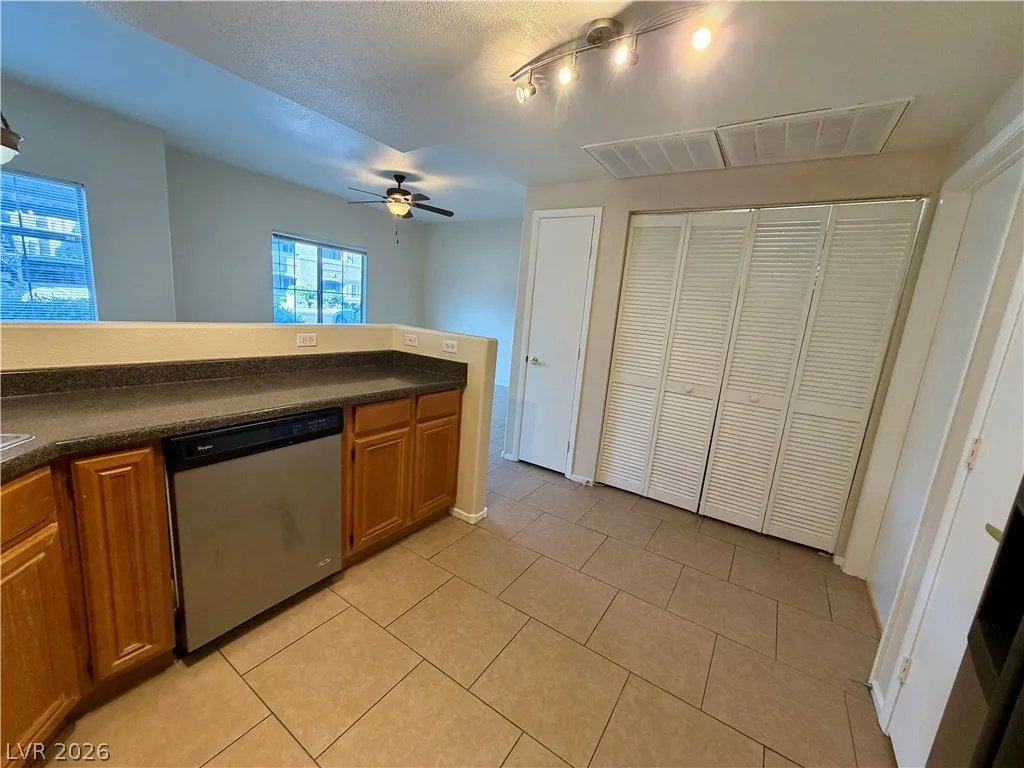 10245 South MARYLAND PW Parkway 136 — photo 5