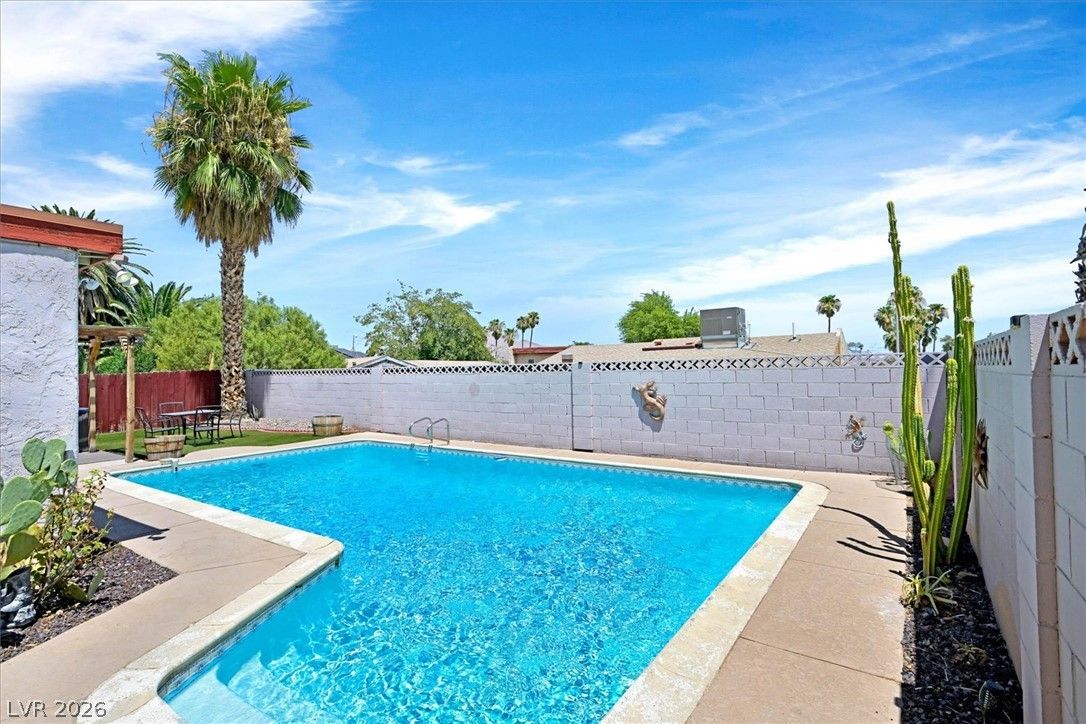 3956 Clear View Drive — photo 3
