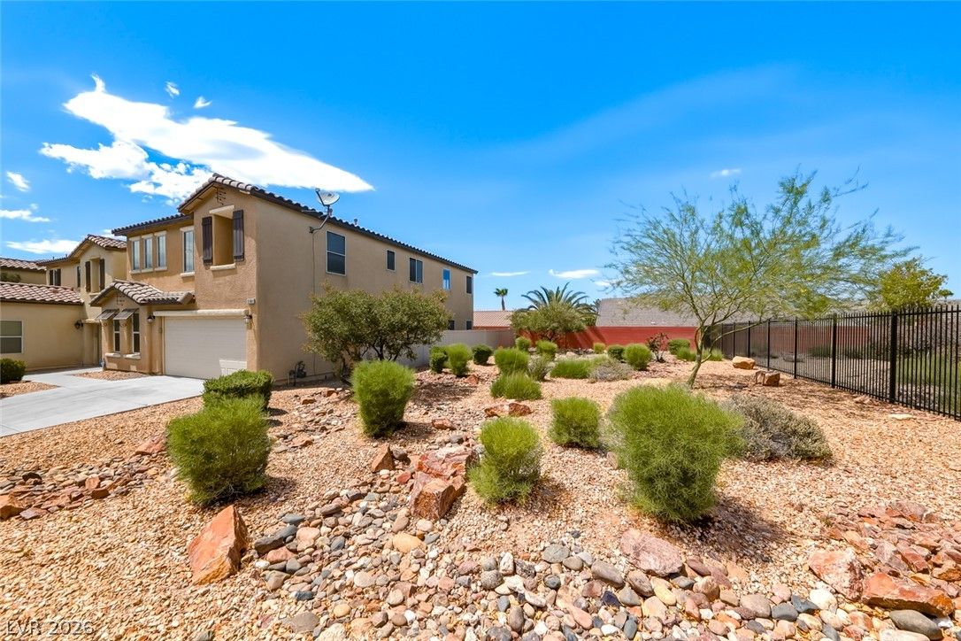 2704 Kona Crest Avenue — photo 3
